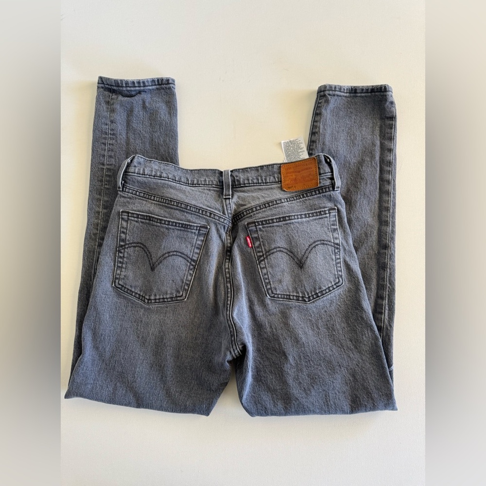 Amazing Levi's Straight Leg Jeans in Gray/black